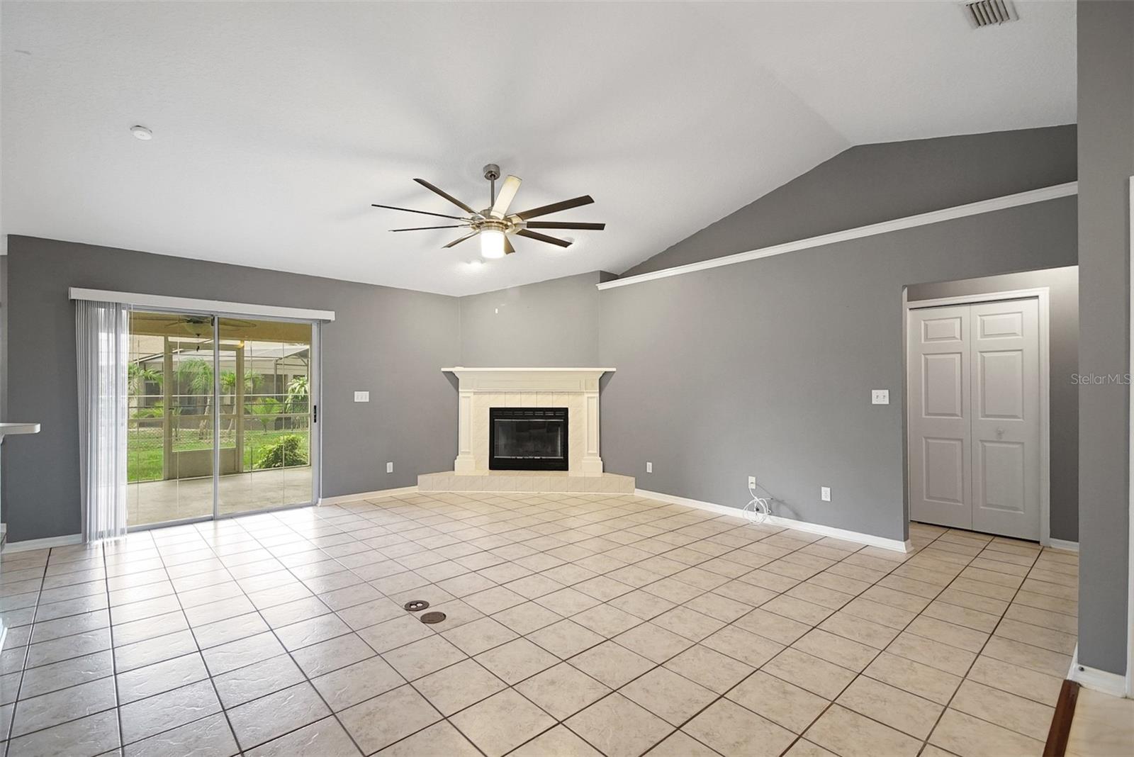 Image 13 of 58 For 10697 Lake Hill Drive