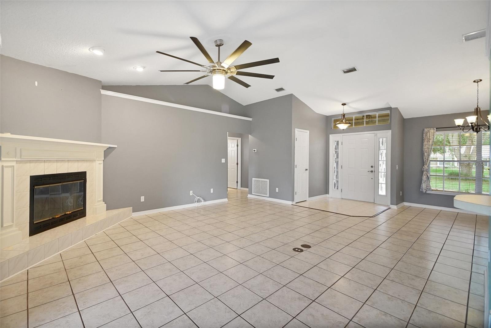 Image 14 of 58 For 10697 Lake Hill Drive