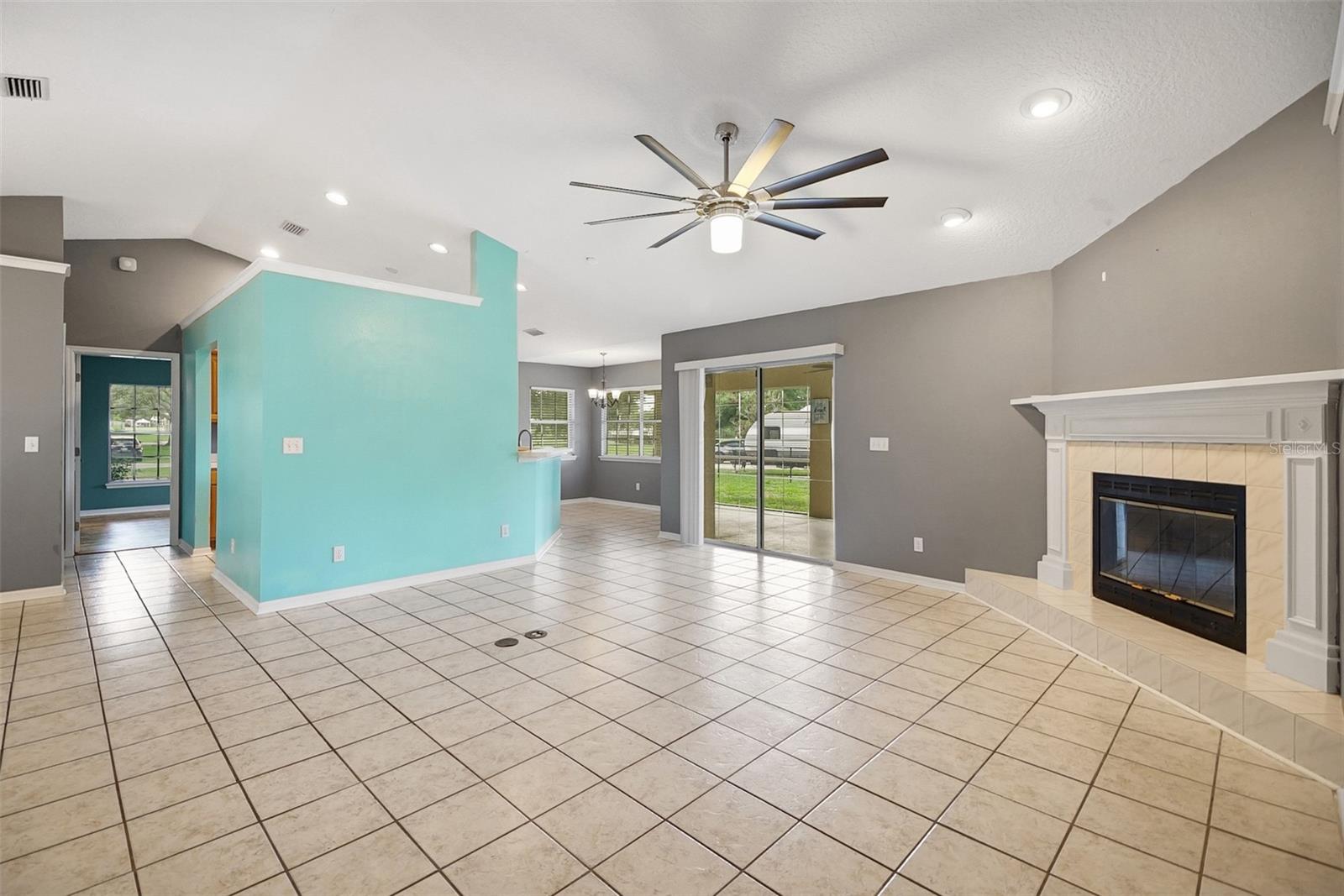 Image 15 of 58 For 10697 Lake Hill Drive