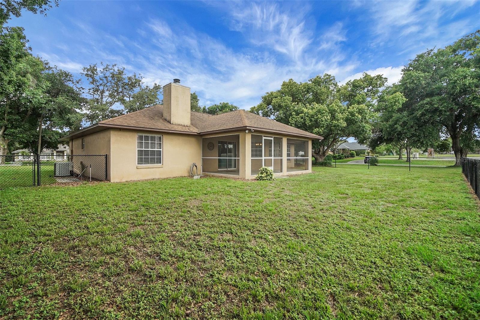 Image 22 of 58 For 10697 Lake Hill Drive