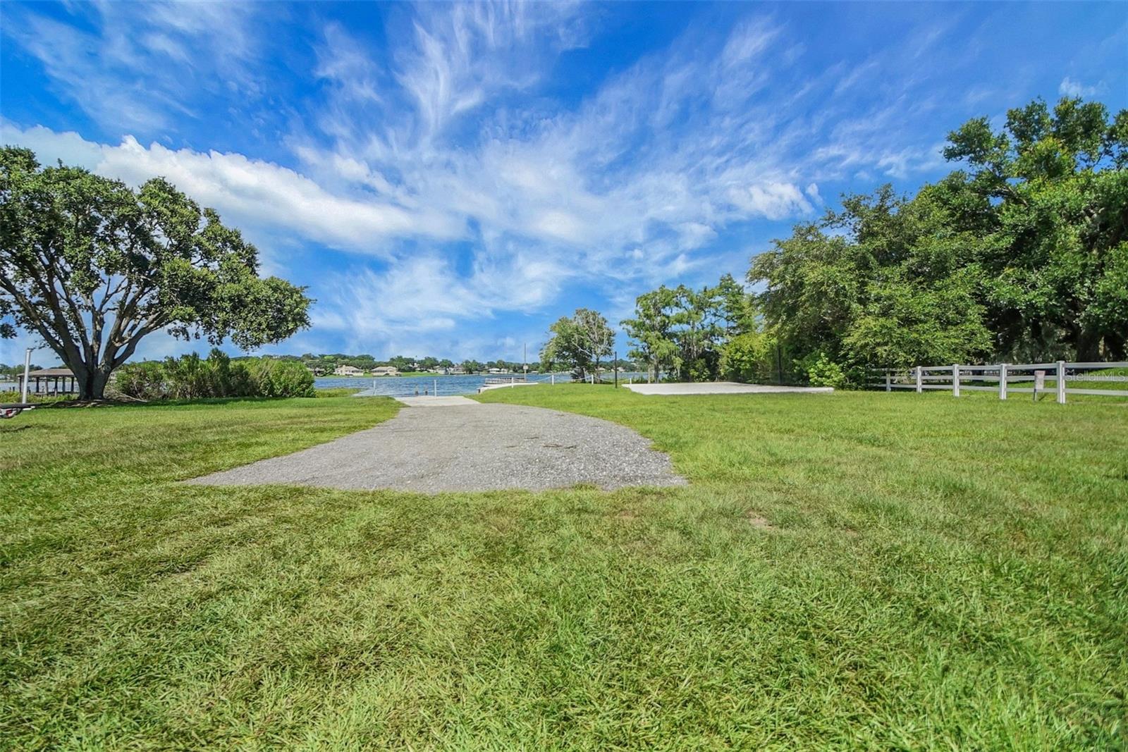 Image 36 of 58 For 10697 Lake Hill Drive