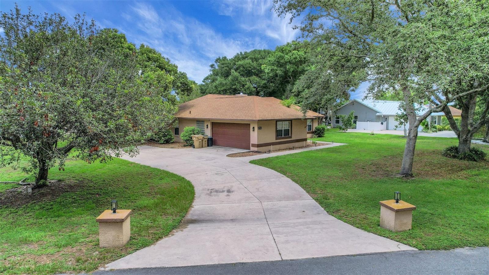 Image 5 of 58 For 10697 Lake Hill Drive