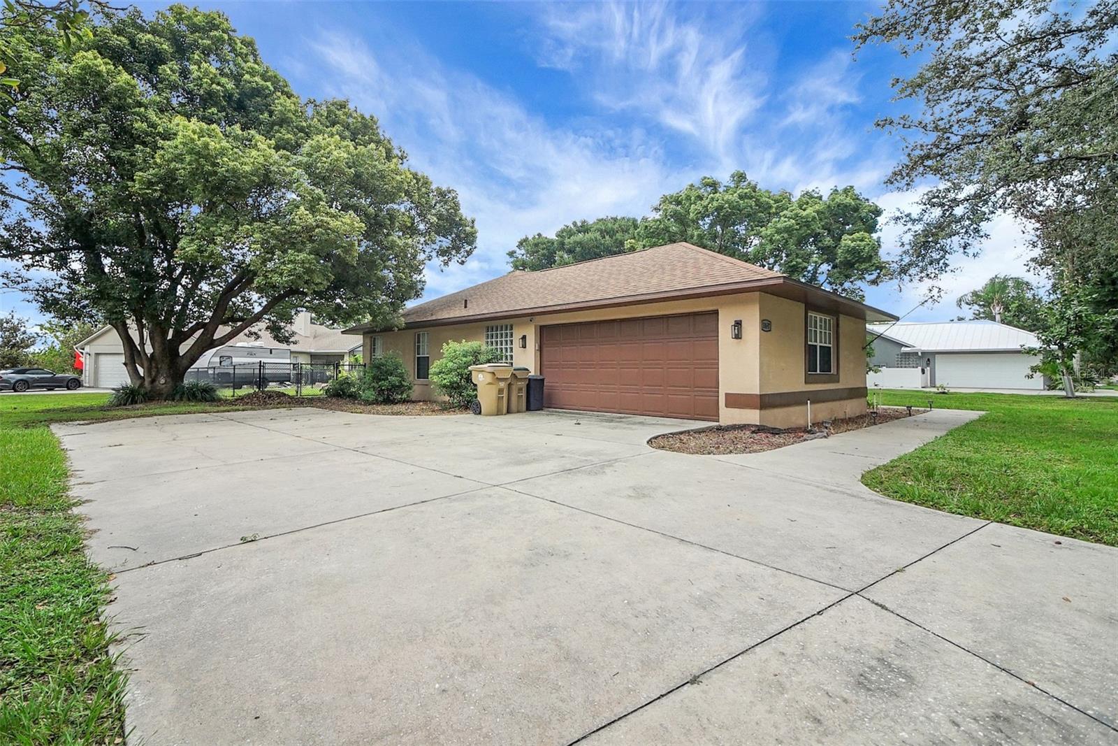 Image 7 of 58 For 10697 Lake Hill Drive