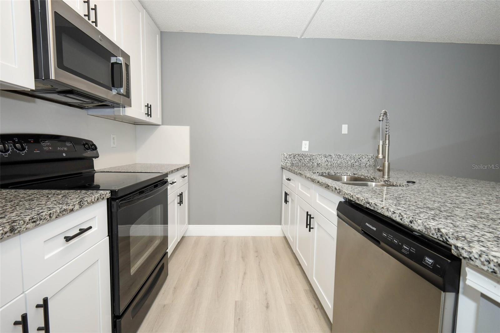 Image 12 of 35 For 5269 Brook Court 249