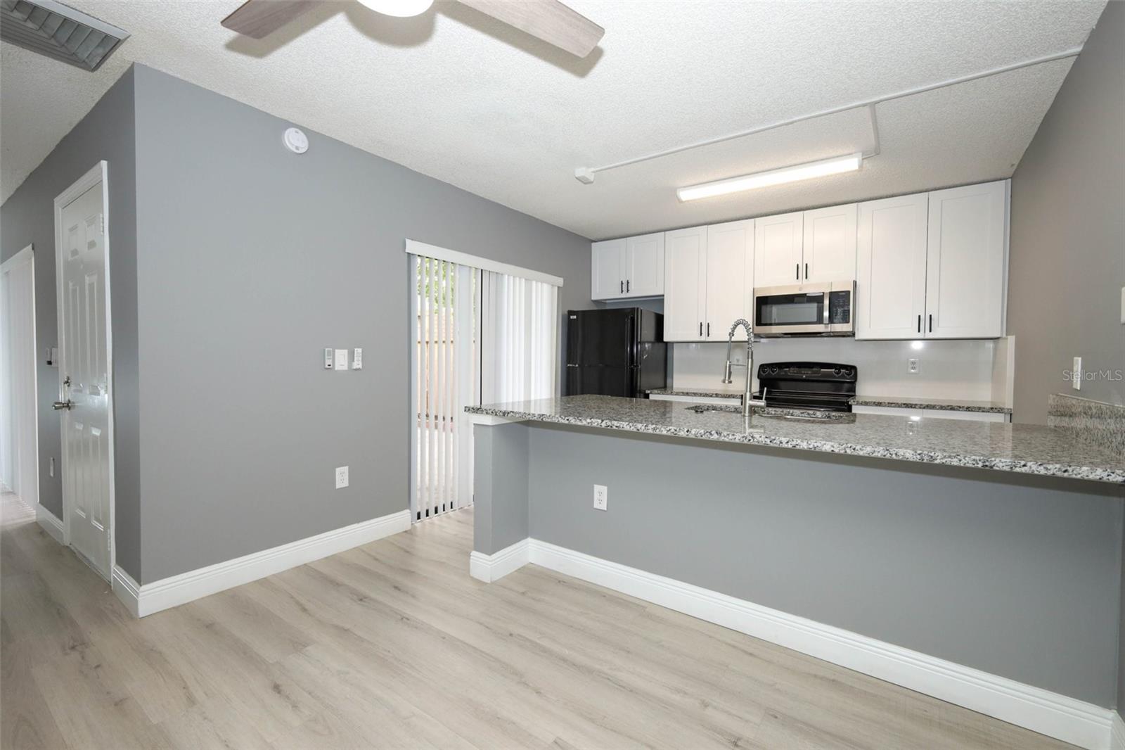 Image 14 of 35 For 5269 Brook Court 249