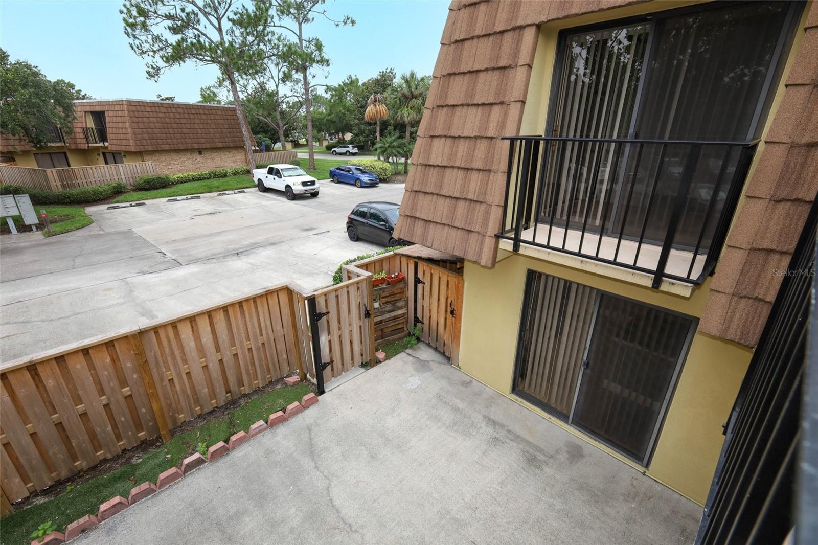 Image 17 of 35 For 5269 Brook Court 249