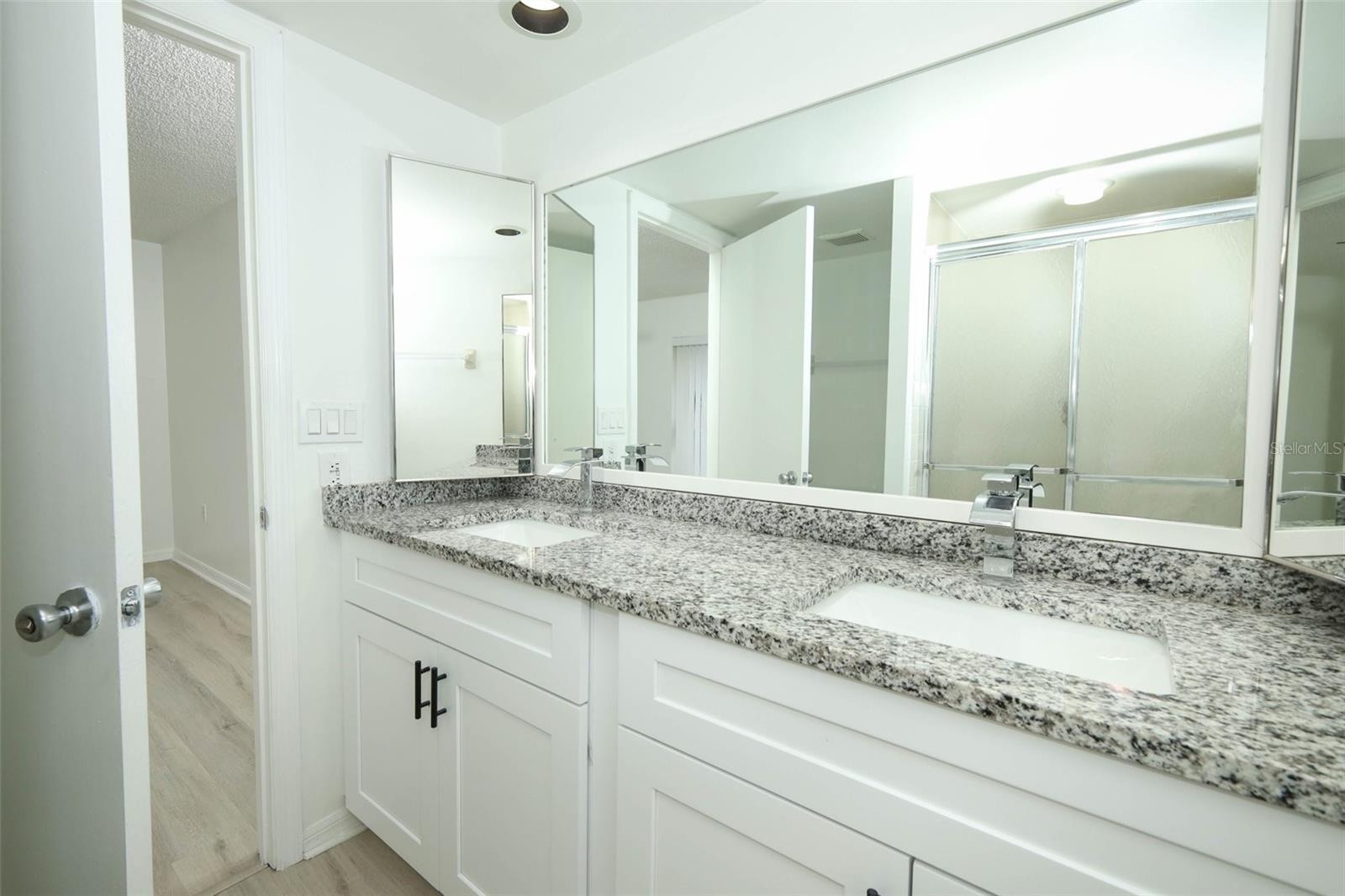 Image 20 of 35 For 5269 Brook Court 249