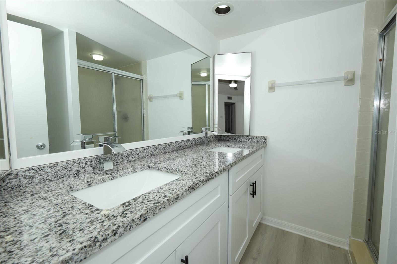 Image 21 of 35 For 5269 Brook Court 249
