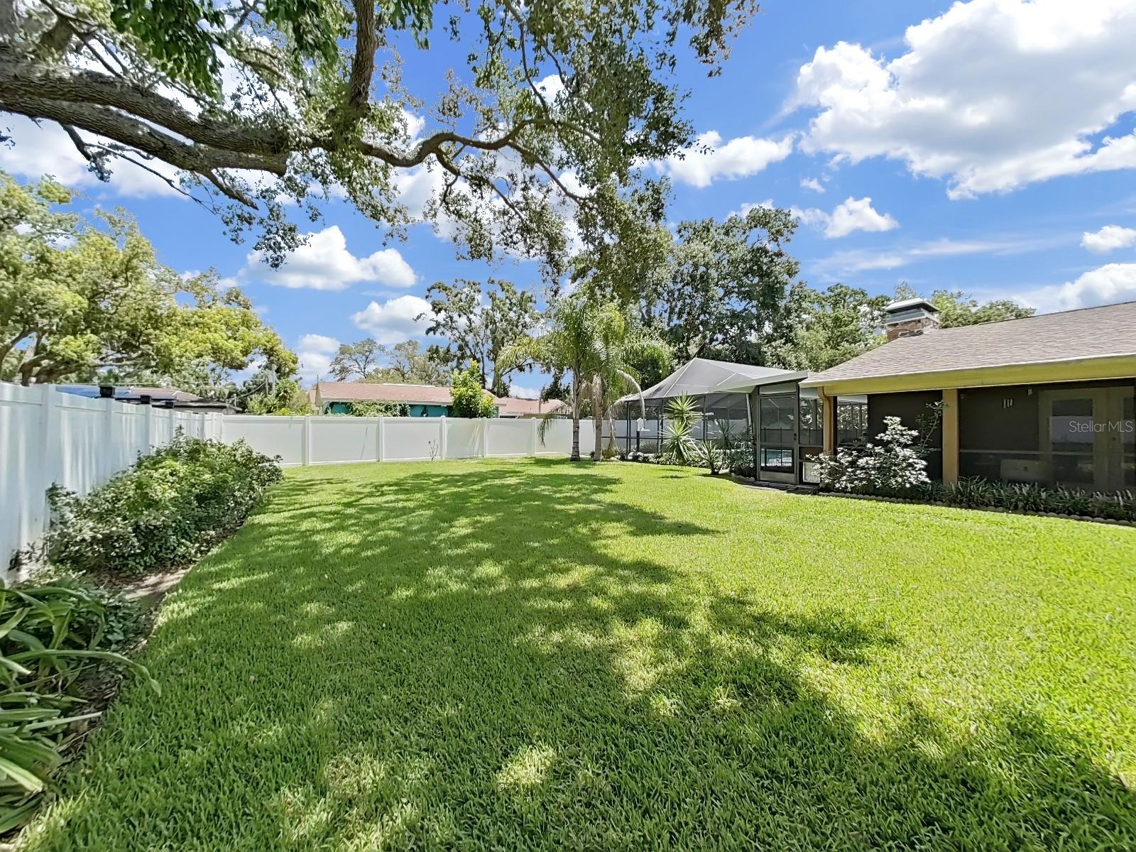 Listing photo id 10 for 2531 Lake Ellen Drive