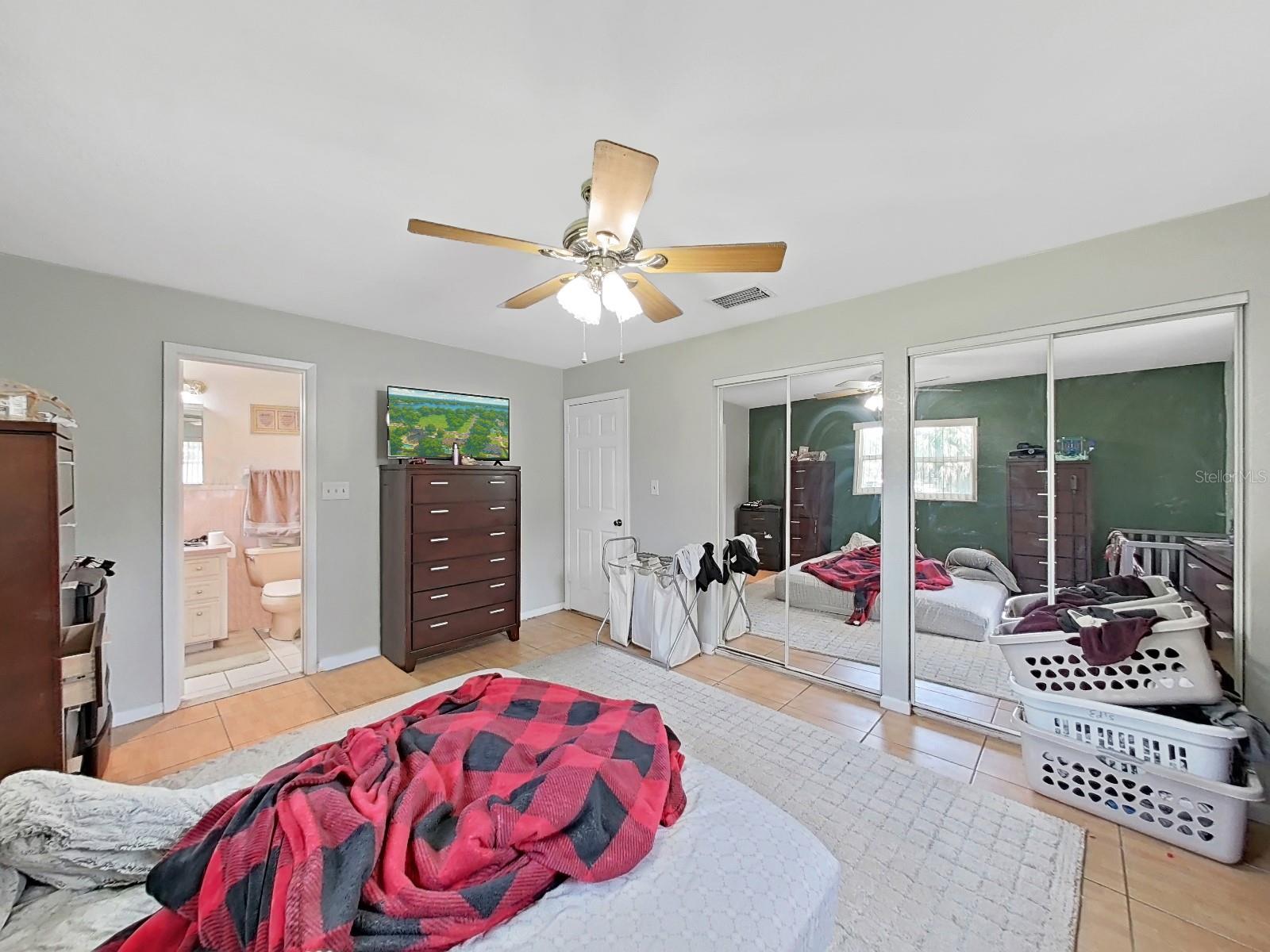 Listing photo id 14 for 2531 Lake Ellen Drive