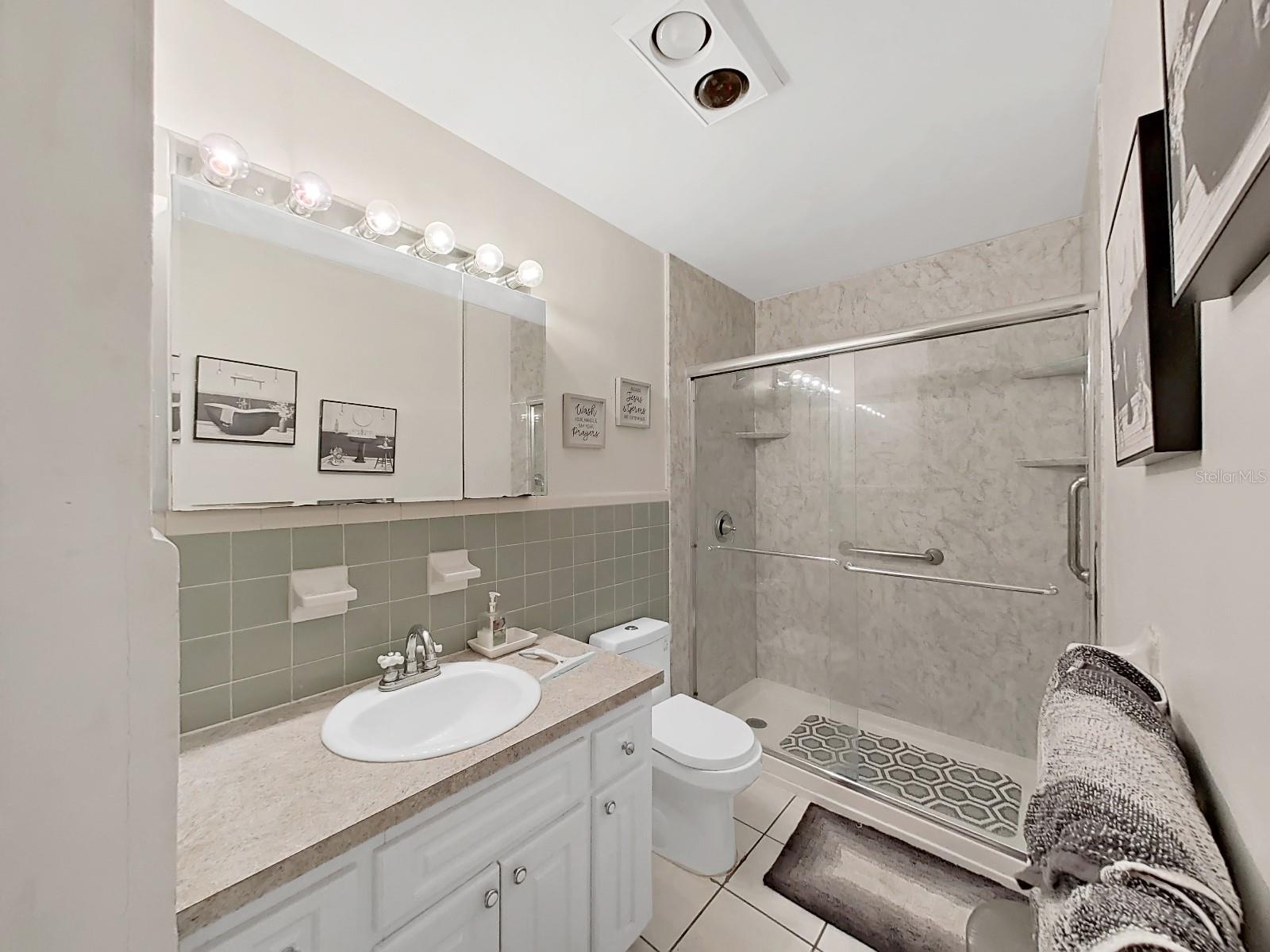 Listing photo id 17 for 2531 Lake Ellen Drive