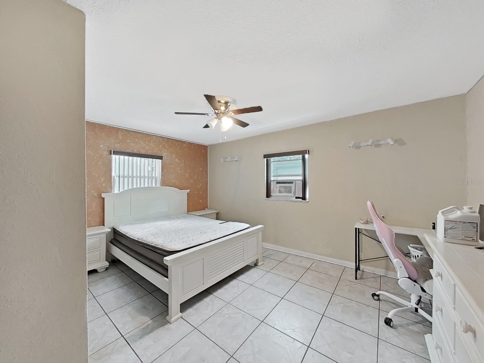 Listing photo id 18 for 2531 Lake Ellen Drive