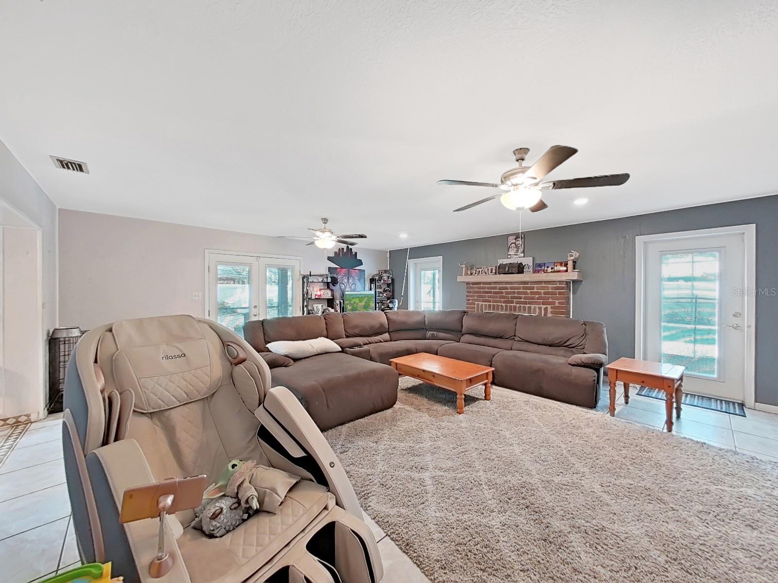 Listing photo id 20 for 2531 Lake Ellen Drive