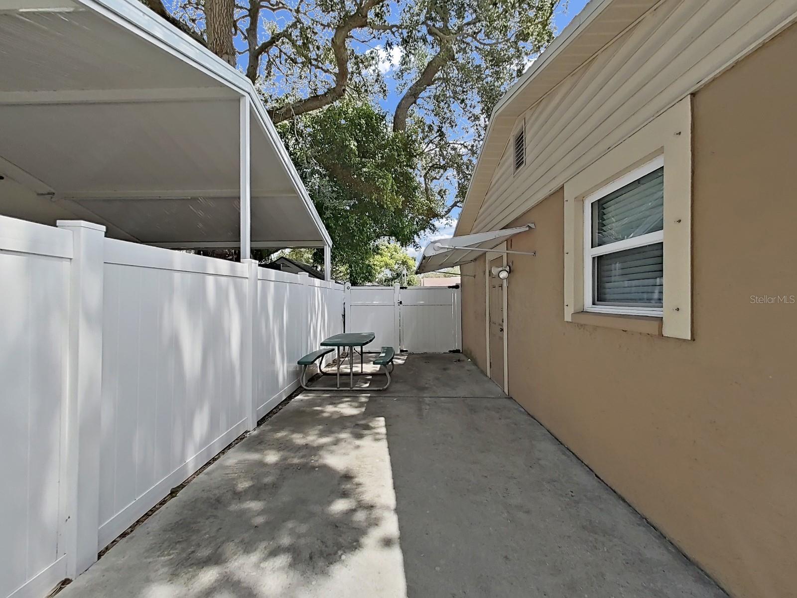 Listing photo id 26 for 2531 Lake Ellen Drive