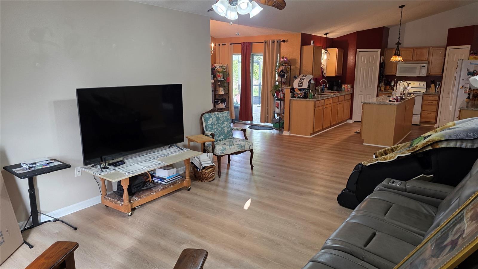 Image 4 of 31 For 4905 Newton Court