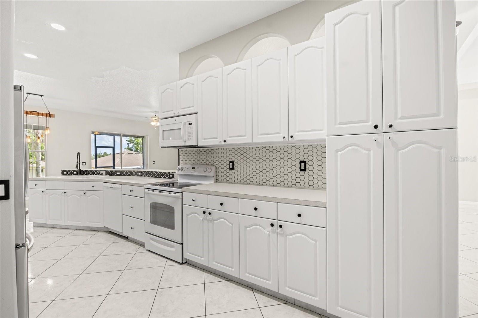 Image 15 of 47 For 13848 Vista Del Lago Boulevard