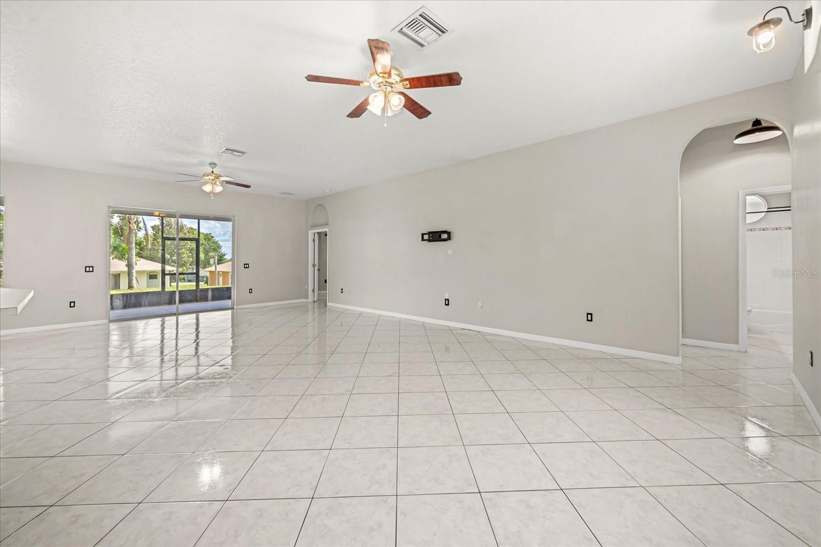 Image 8 of 47 For 13848 Vista Del Lago Boulevard