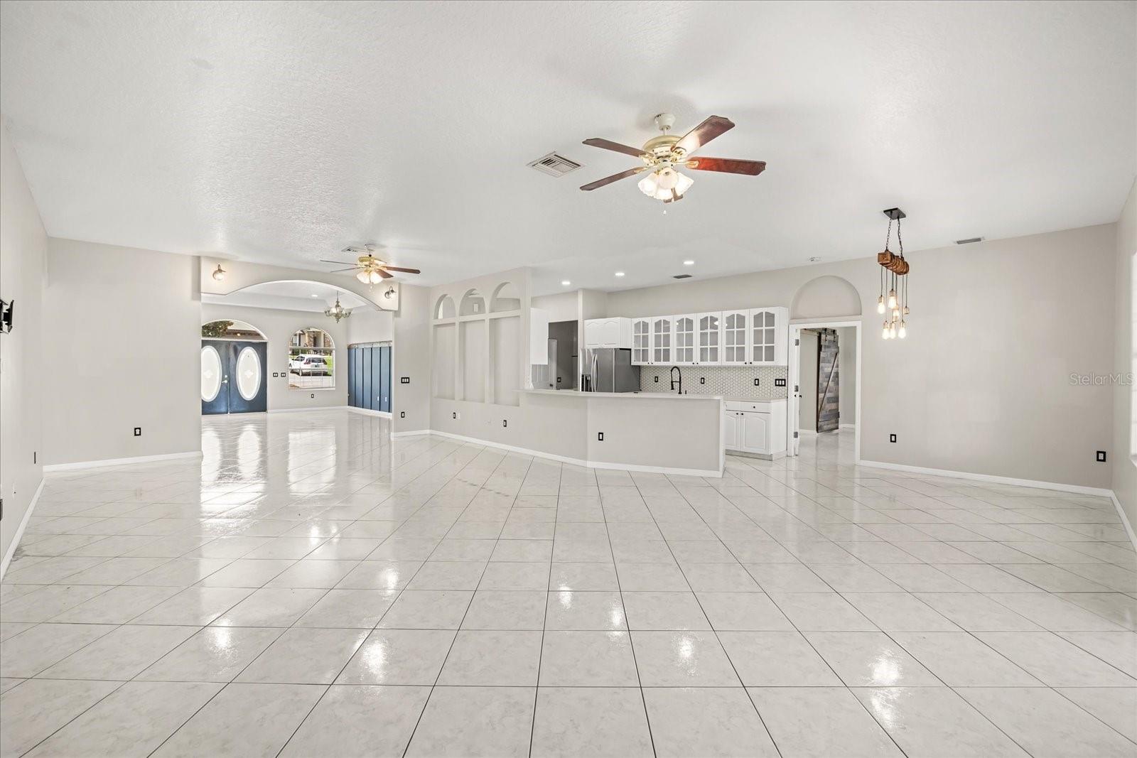 Image 9 of 47 For 13848 Vista Del Lago Boulevard