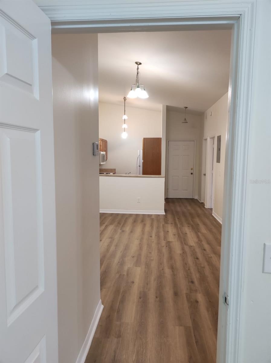 Image 7 of 14 For 6019 Scotchwood Glen 201