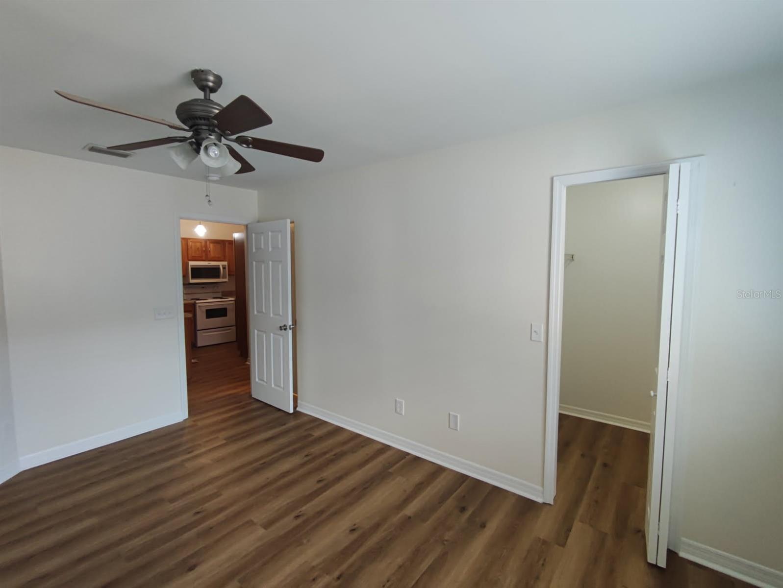 Image 9 of 14 For 6019 Scotchwood Glen 201
