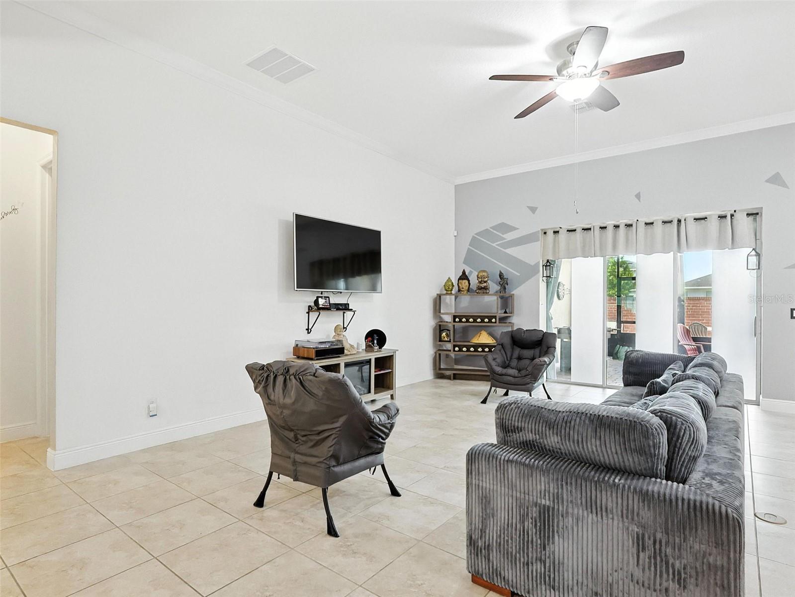 Image 13 of 70 For 918 Blackthorn Drive