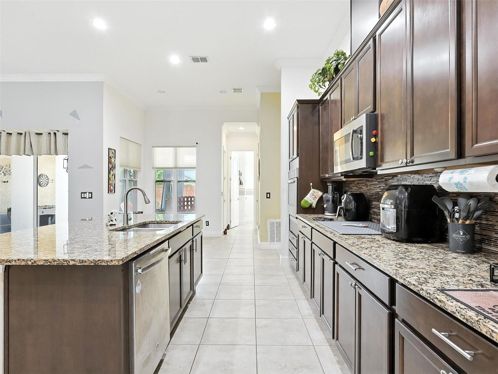 Image 15 of 70 For 918 Blackthorn Drive