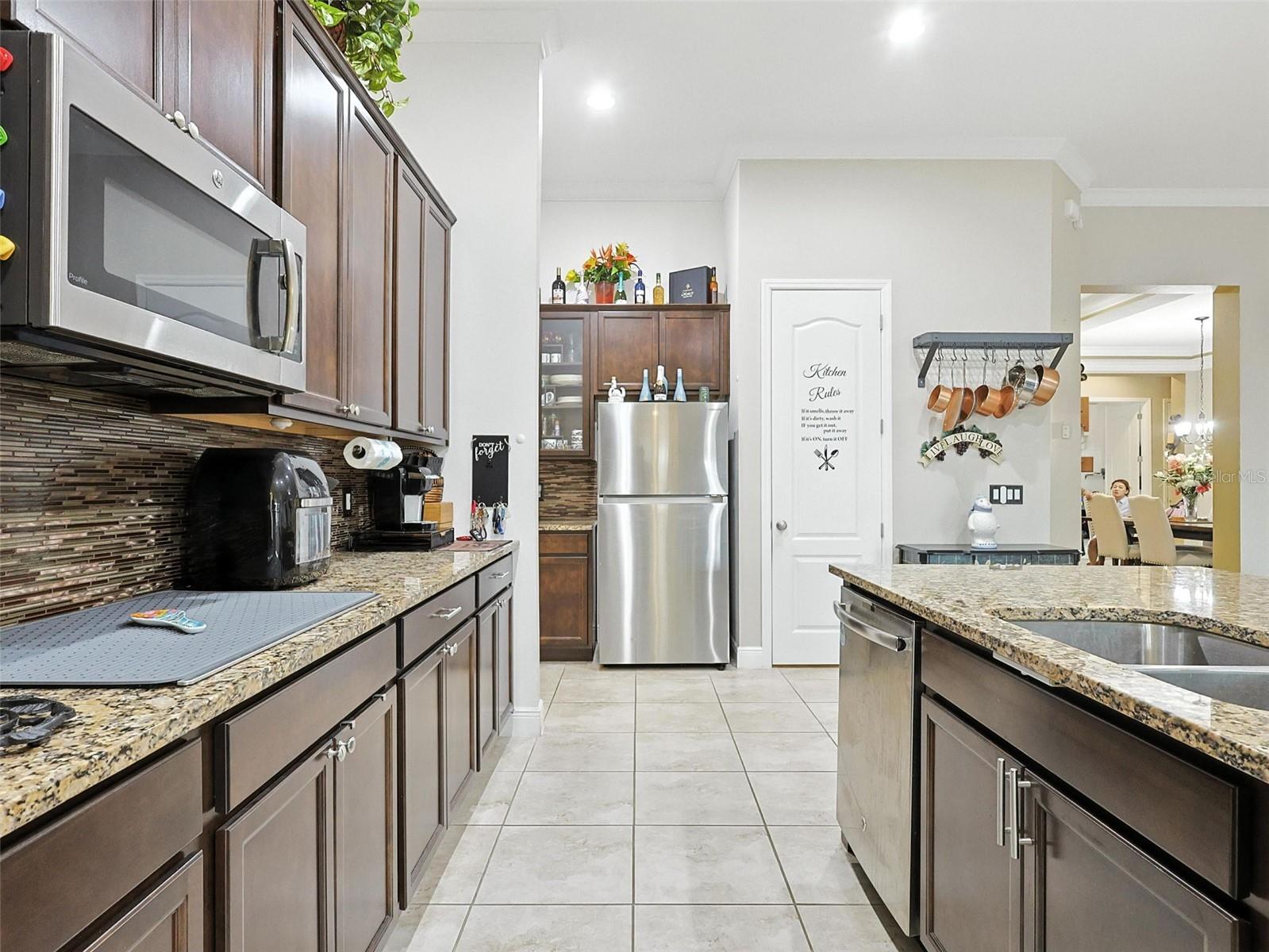 Image 16 of 70 For 918 Blackthorn Drive