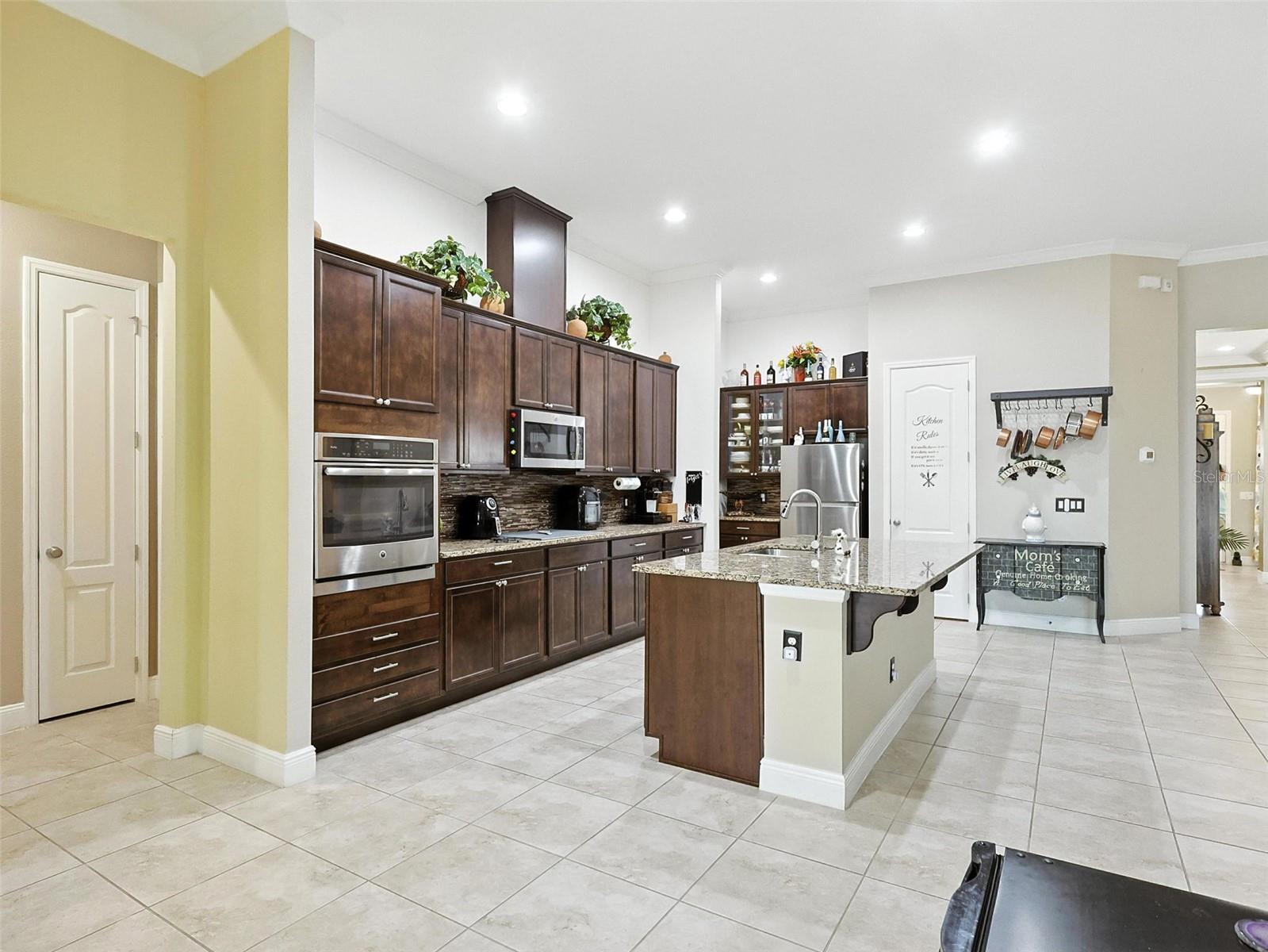 Image 18 of 70 For 918 Blackthorn Drive