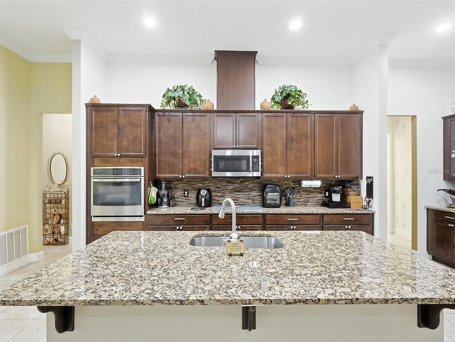 Image 19 of 70 For 918 Blackthorn Drive