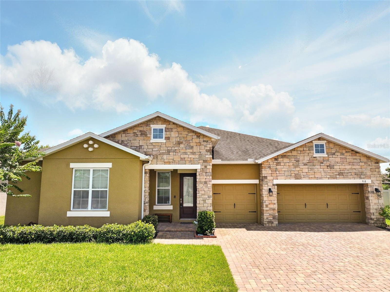 Image 2 of 70 For 918 Blackthorn Drive