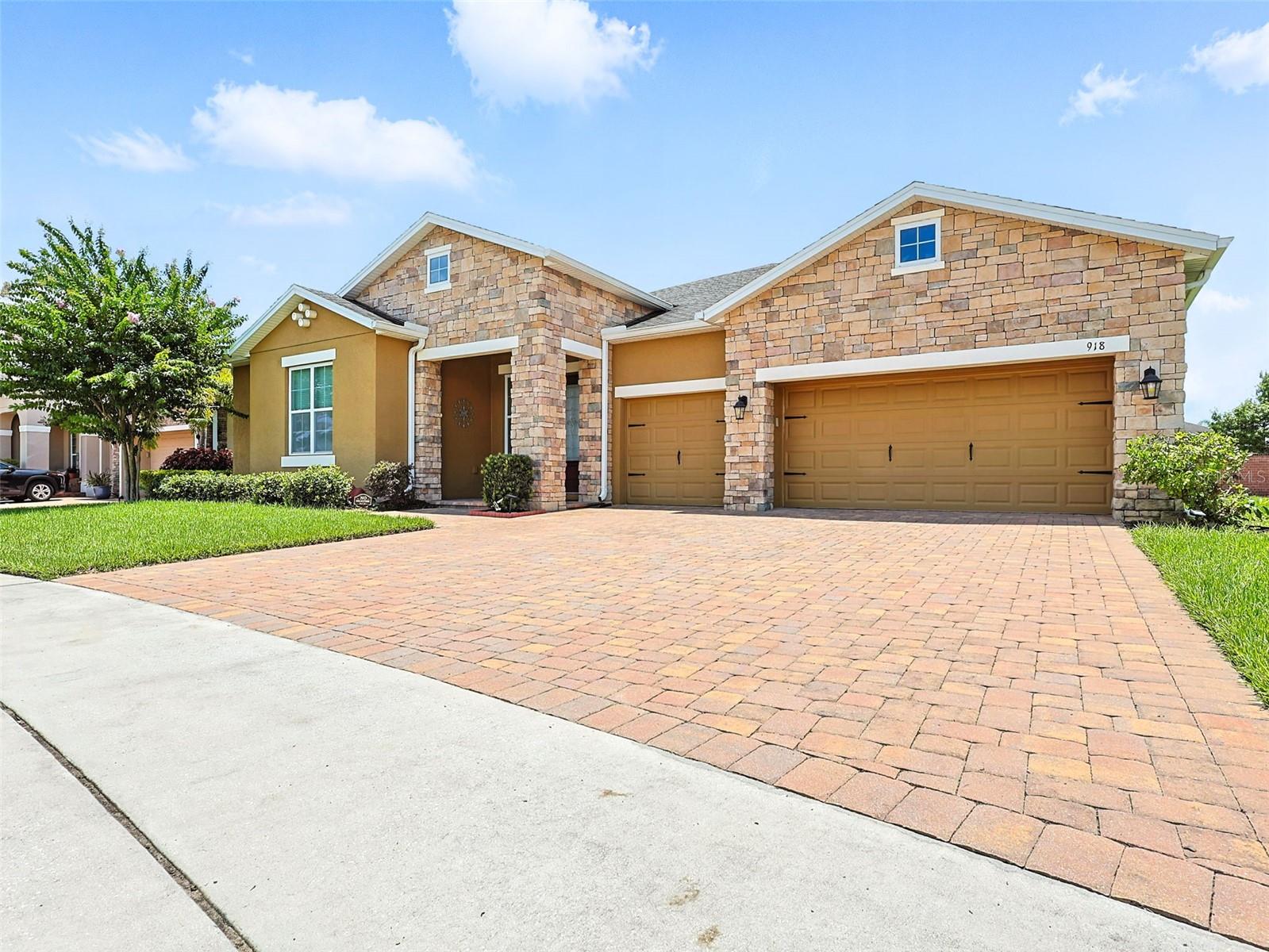 Image 3 of 70 For 918 Blackthorn Drive