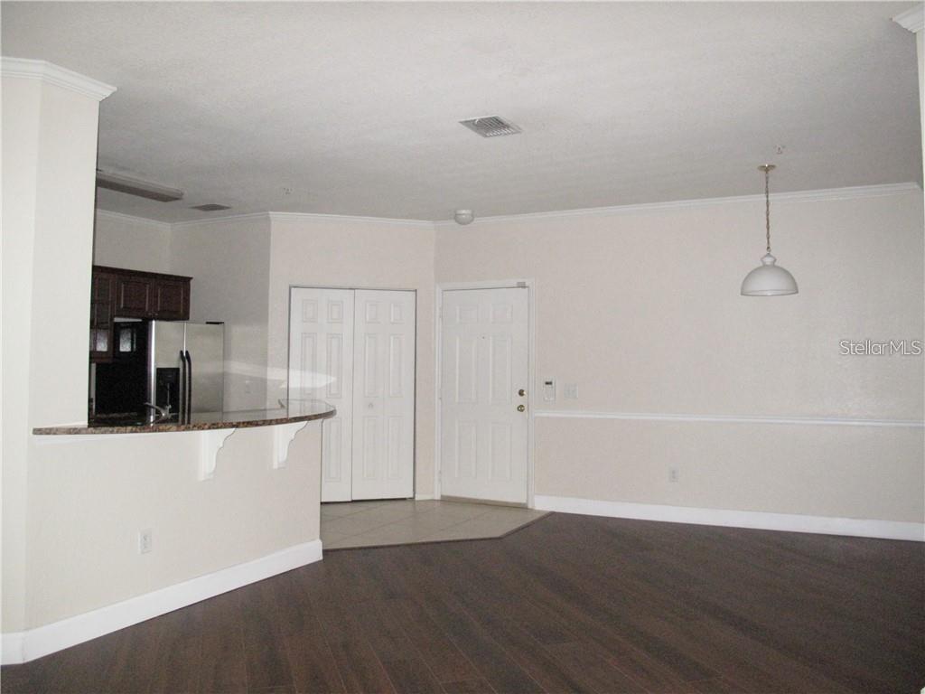 Image 7 of 35 For 3593 Conroy Road 438
