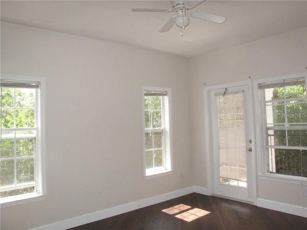 Image 14 of 42 For 3593 Conroy Road 438