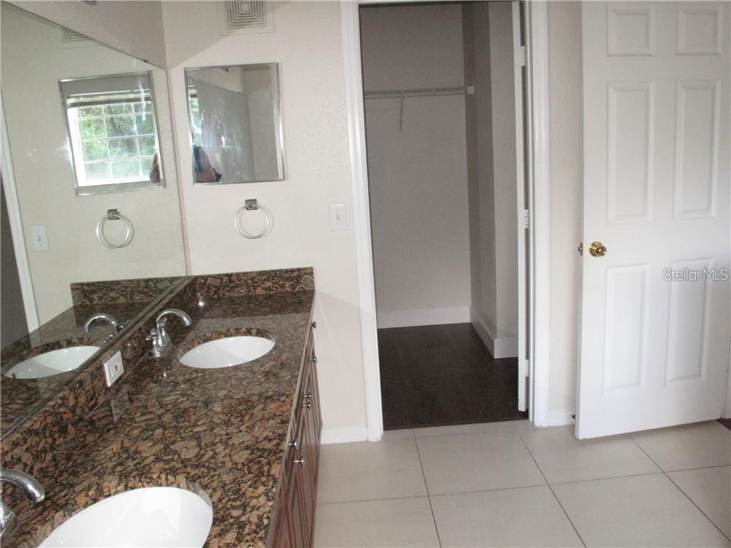 Image 16 of 42 For 3593 Conroy Road 438
