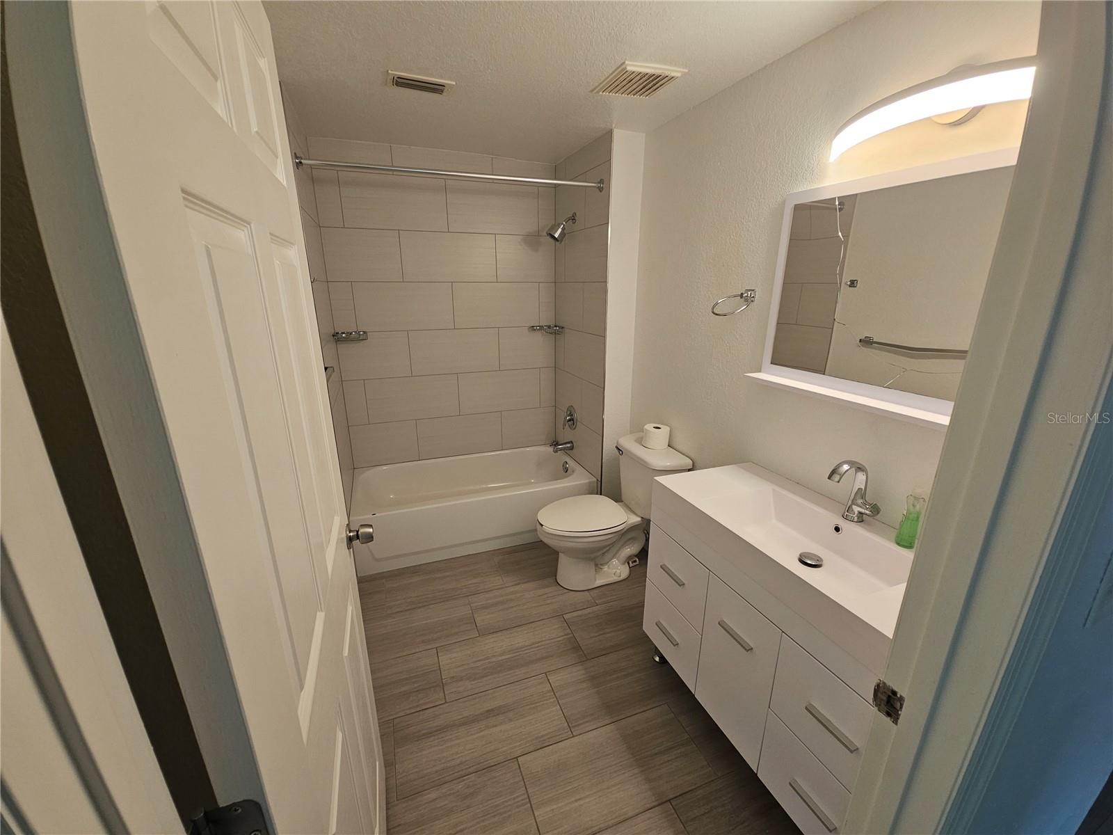 Image 14 of 39 For 3446 Soho Street 108