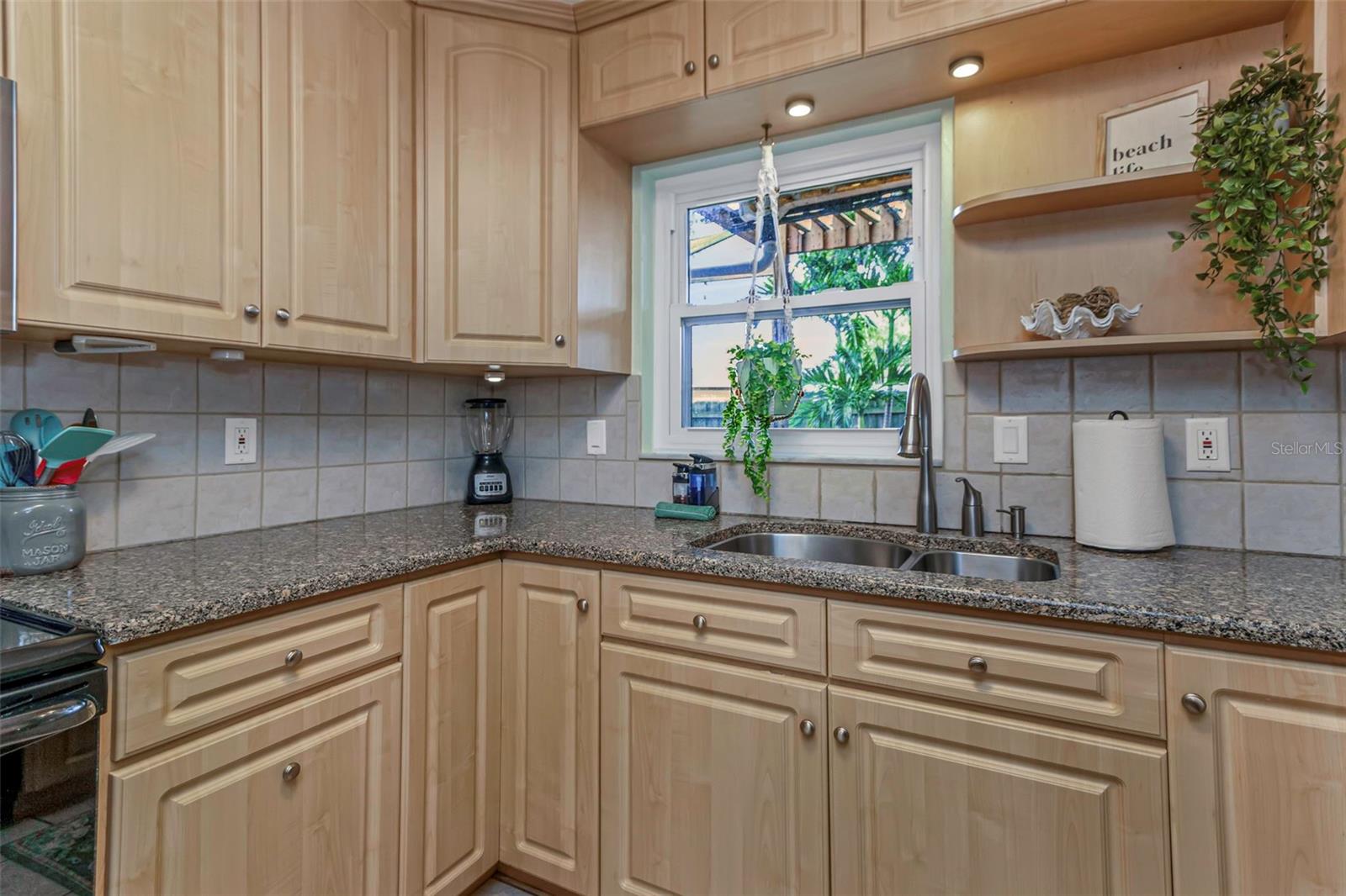 Listing photo id 9 for 11530 66th Avenue N