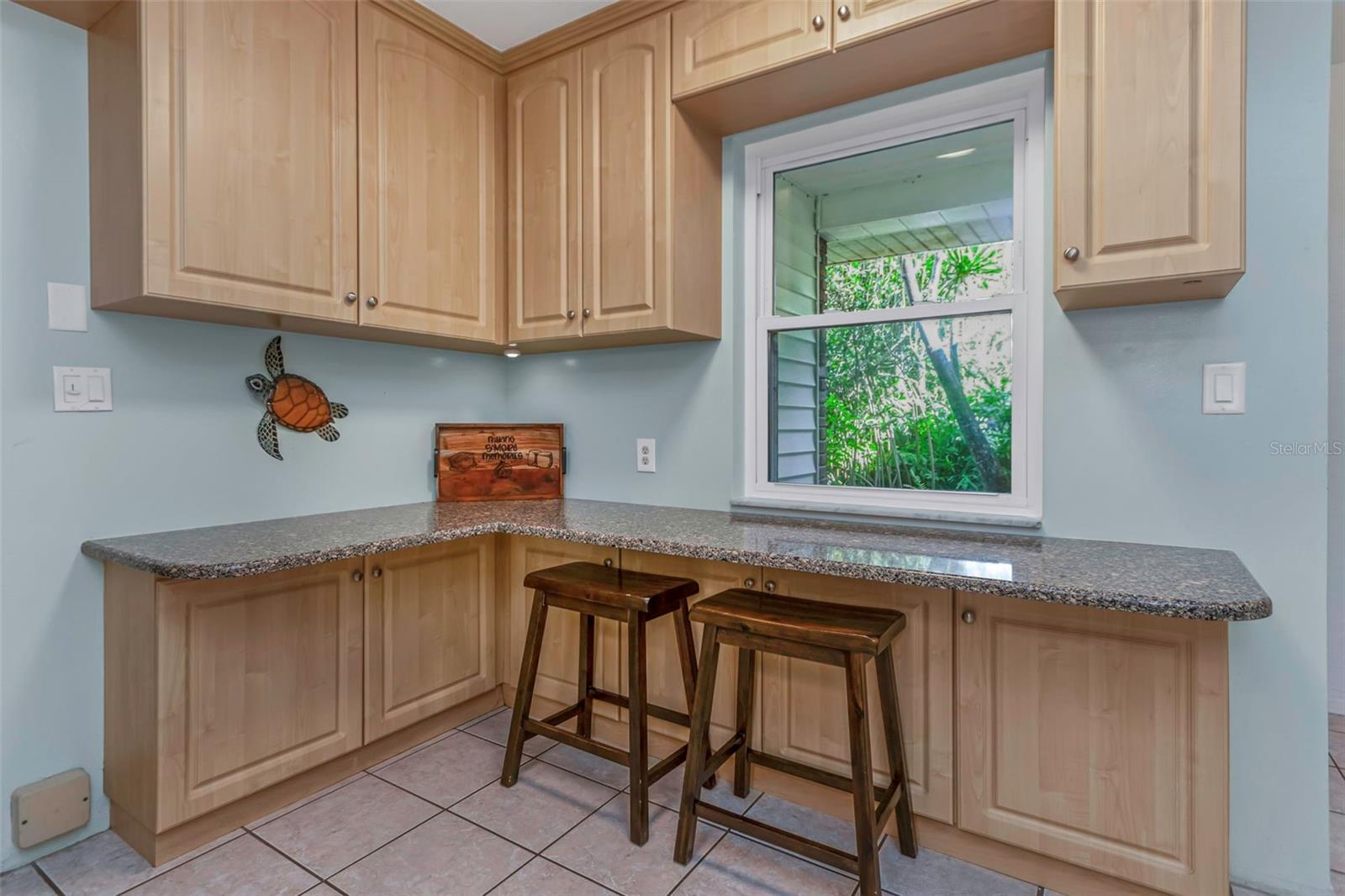 Listing photo id 11 for 11530 66th Avenue N