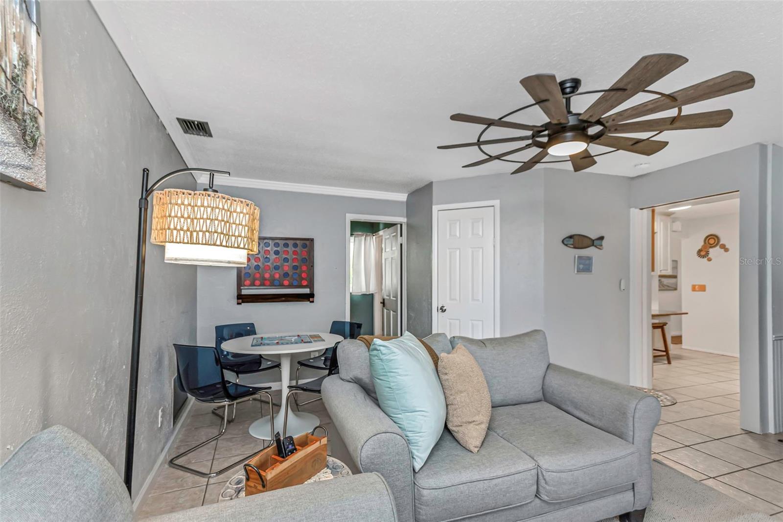 Listing photo id 14 for 11530 66th Avenue N