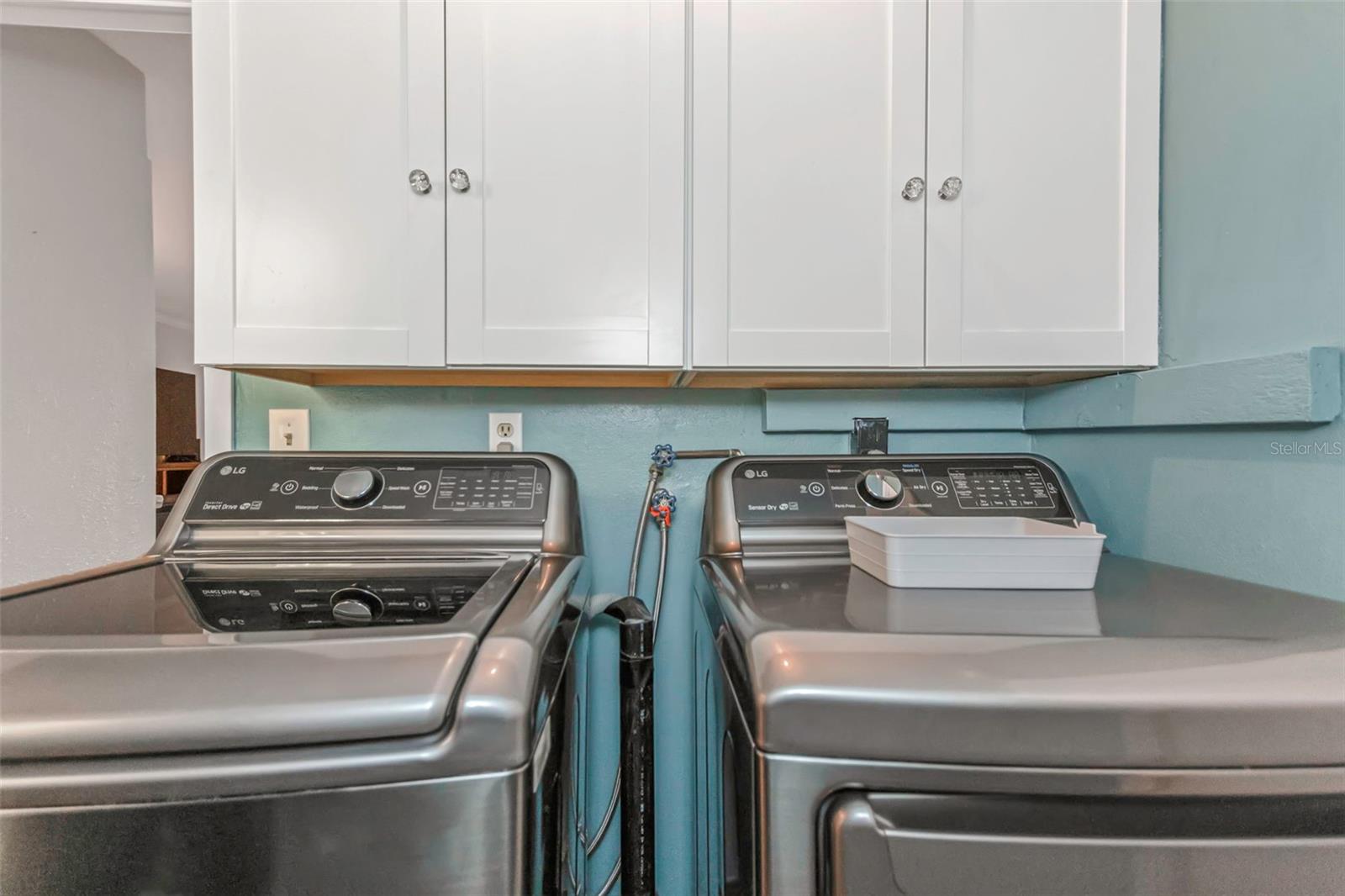 Listing photo id 17 for 11530 66th Avenue N