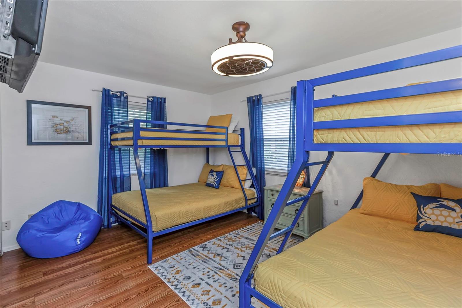 Listing photo id 18 for 11530 66th Avenue N