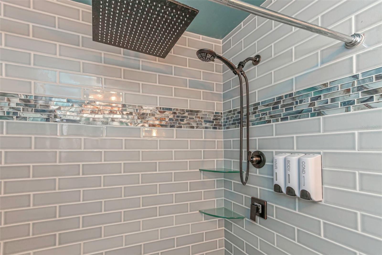 Listing photo id 22 for 11530 66th Avenue N