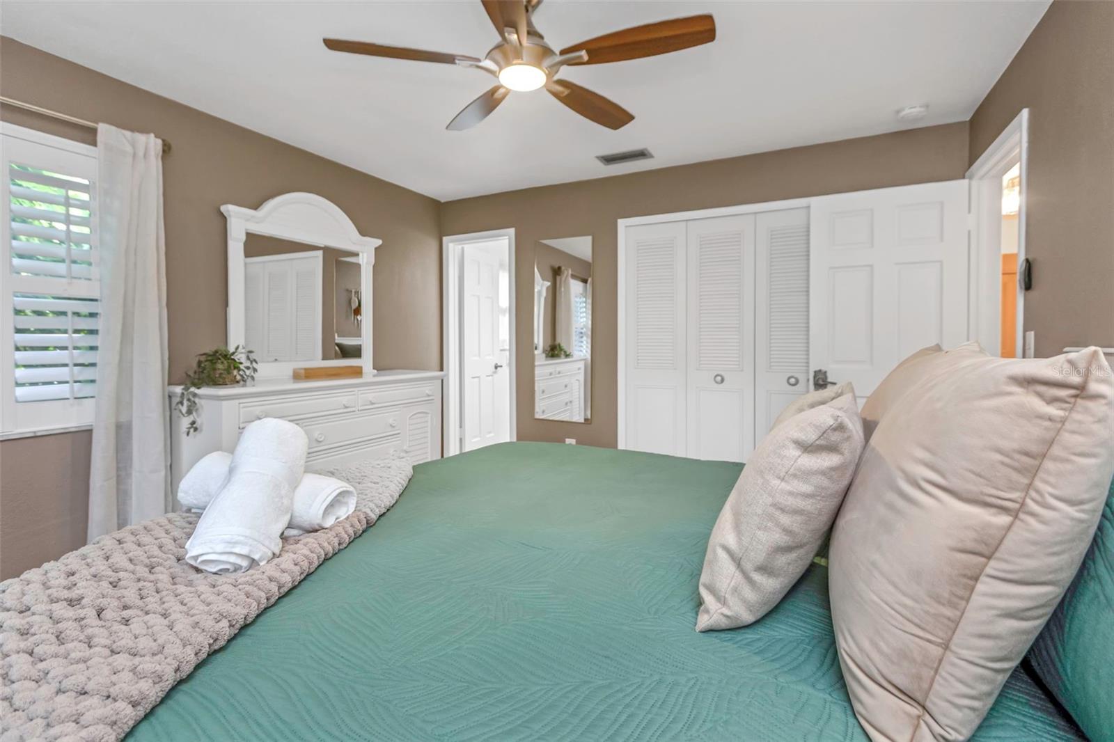 Listing photo id 25 for 11530 66th Avenue N