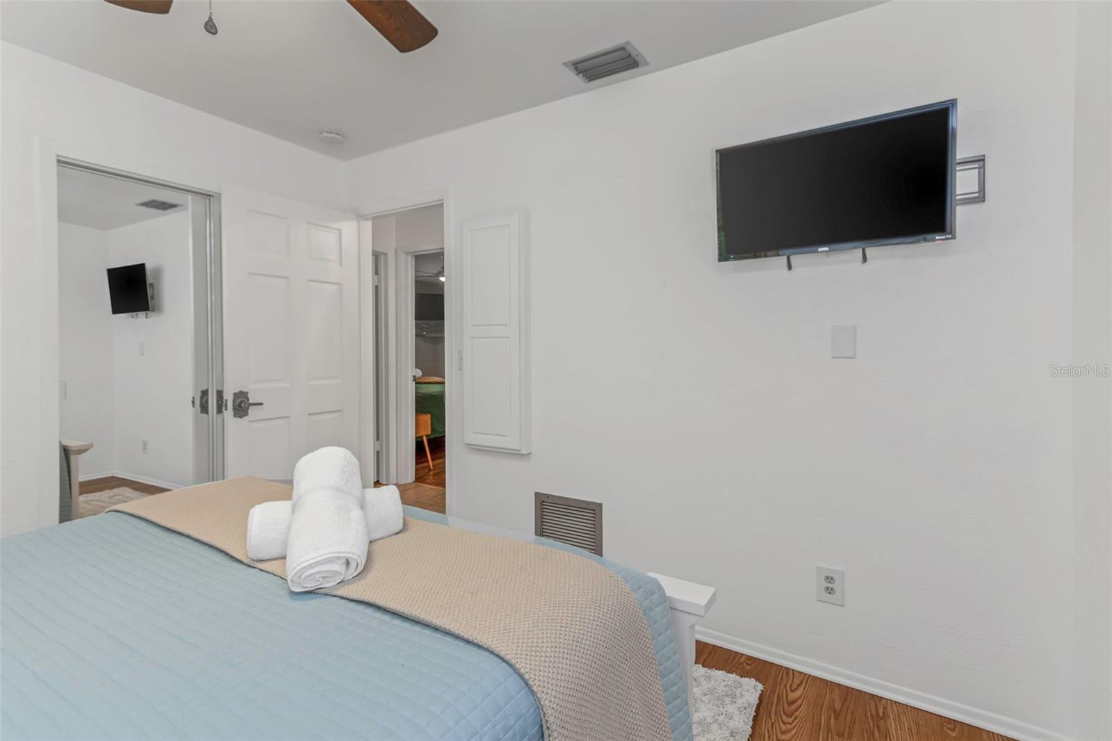 Listing photo id 28 for 11530 66th Avenue N