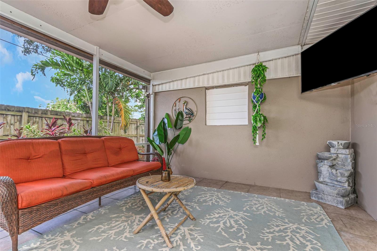 Listing photo id 35 for 11530 66th Avenue N