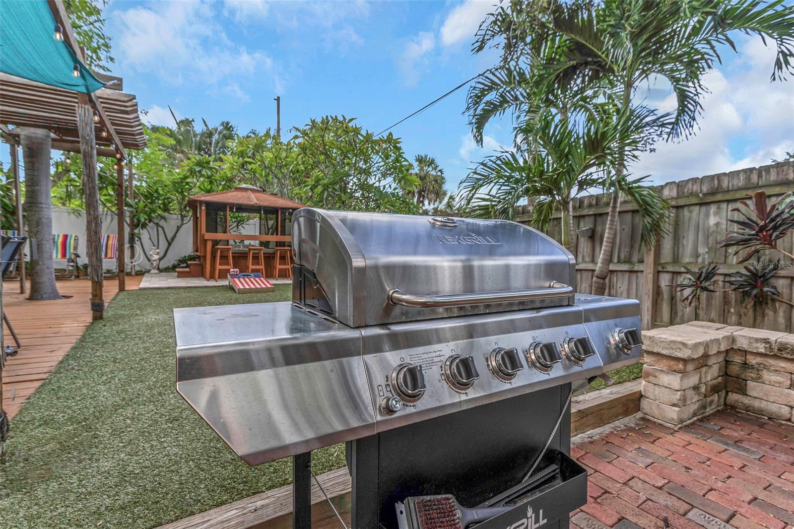 Listing photo id 36 for 11530 66th Avenue N