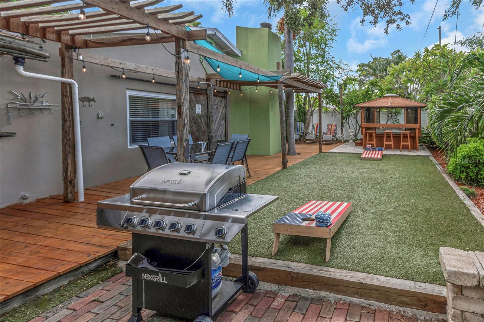 Listing photo id 37 for 11530 66th Avenue N