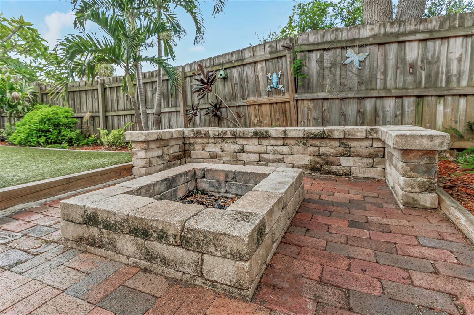 Listing photo id 42 for 11530 66th Avenue N