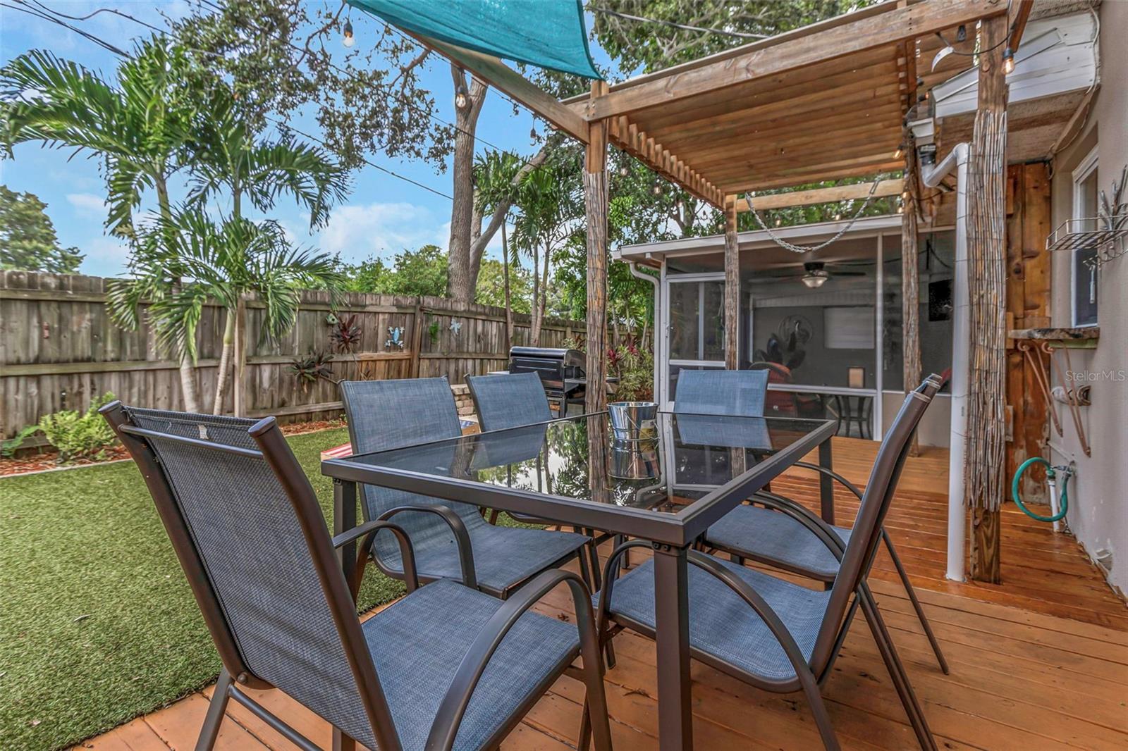 Listing photo id 44 for 11530 66th Avenue N