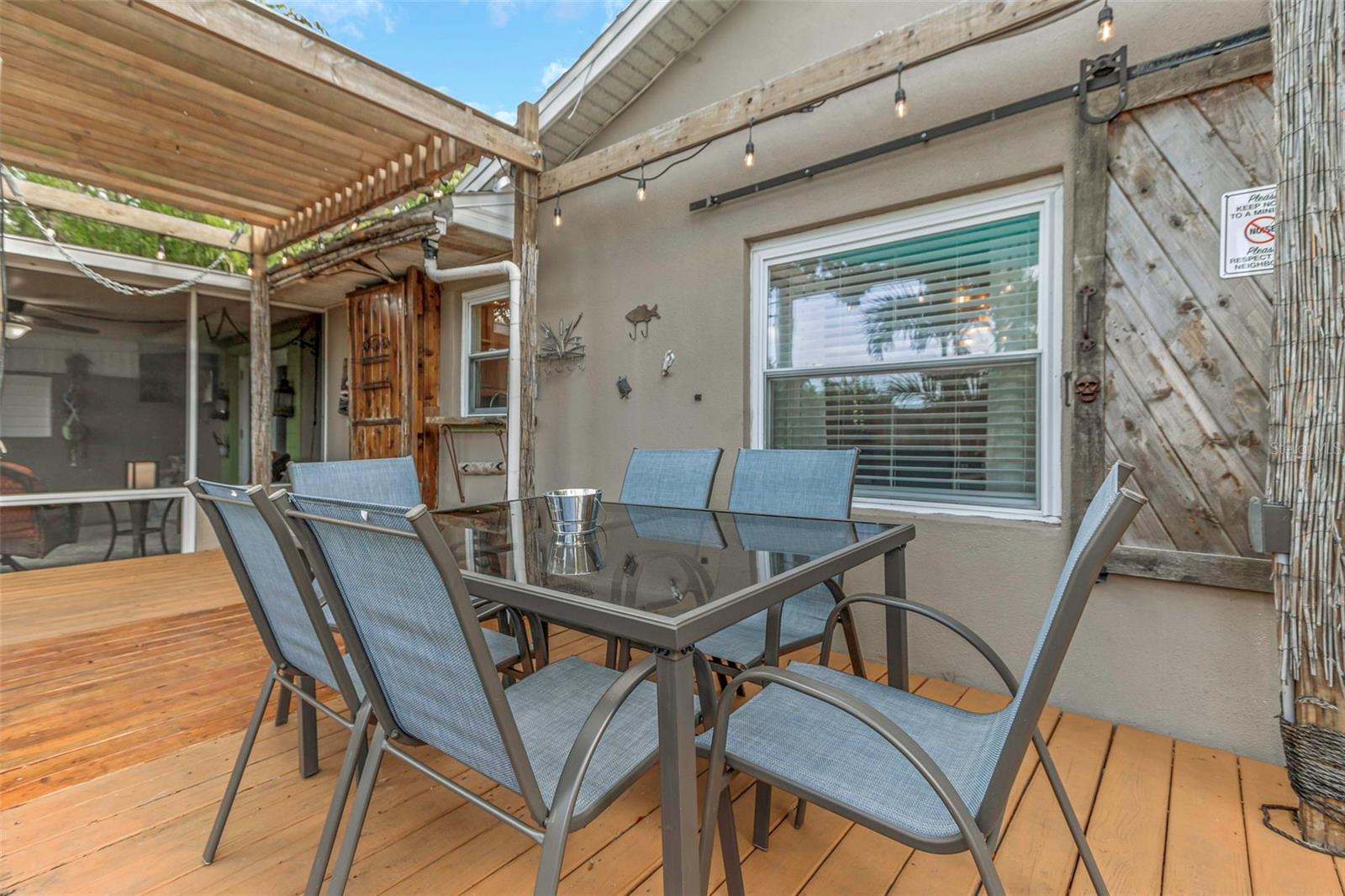 Listing photo id 45 for 11530 66th Avenue N