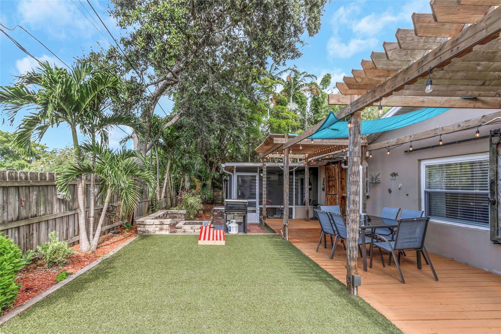 Listing photo id 46 for 11530 66th Avenue N